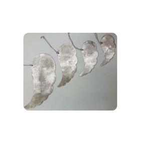 Ornements suspendus en métal texturé, ailes d'ange décoratives en plusieurs tailles avec rubans pour Noël, les fêtes et la décoration d'événements - Product Image 2