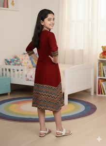 Ropa Étnica de Verano para Niñas al por Mayor, de Rayón, con Estampado de Zig Zag, Color Granate, Cuello Mandarín, Manga Tres Cuartos, de Secado Rápido - Product Image 4