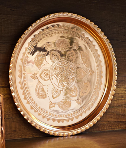 Assiette de service ronde vintage en cuivre gravé, plat décoratif en métal pour la mise en table de mariage et de fête, un élément festif charmant - Product Image 5