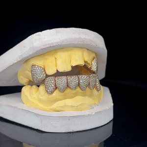Grillz de Dientes Personalizados de Moissanita, Plata de Ley 925, Totalmente Cubiertos de Piedras, 6 Grillz Inferiores, Joyería Dental para Hombres Estilo Rapero - Product Image 3