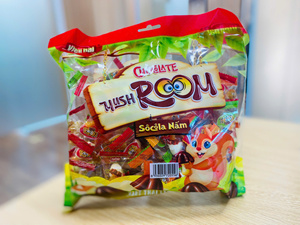 Confiserie Premium en forme de champignon 240g |   Snacks au chocolat blanc et noir, produits de consommation rapide (PCD), prêts pour la supermarché, OEM - Product Image 6