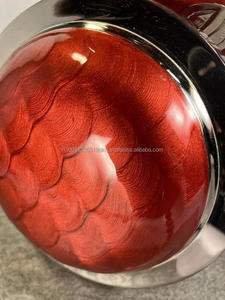 Vente en gros Urne funéraire en métal pour cendres humaines Urnes funéraires en laiton gravé rose émail rouge brillant fini - Product Image 4