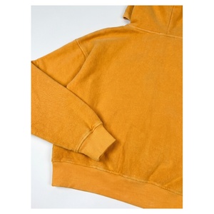 Sudadera con capucha amarilla mostaza con estampado gráfico de JESÚS con la frase 'The Way The Truth The Life' para inspirar una fe moderna. - Product Image 3