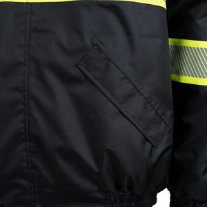 Chaqueta de seguridad de alta visibilidad personalizada con tiras reflectantes Tela duradera para ropa de trabajo de construcción - Product Image 4