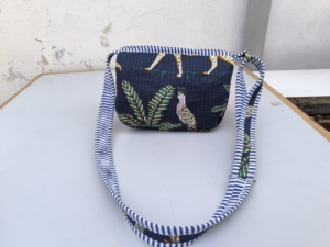 Bolso Bandolera Floral con Estampado de Bloques, Morado, Acolchado de Algodón, Hecho a Mano, para Mujer, de la India - Product Image 4