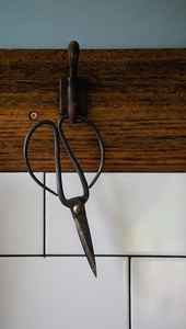 กรรไกรตัดผมอเนกประสงค์แบบบิดกรรไกรตัดผมแบบมืออาชีพเคลือบสีดำ - Product Image 3