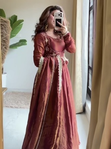 Robe Anarkali de créateur pour femmes, nouveau style élégant, robe longue de soirée pour les occasions festives et spéciales - Product Image 3