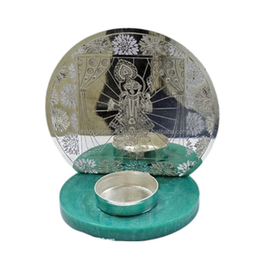 Soporte de luz en T de Metal Srinathji de alta venta en Base de resina resistente candelabro elegante Ideal para decoración del hogar e iluminación ambiental - Product Image 1