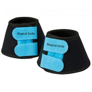 Botas de neopreno para caballos, perfectas para uso diario y de fácil cuidado. Previenen lesiones por sobrecarga. Cierre de cinta adhesiva fácil de usar. - Product Image 1