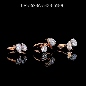 แหวนเพชรเพาะเลี้ยงในห้องปฏิบัติการ ทองคำชมพู 14k รับรองโดย IGI ทรงกลมและทรงหยดน้ำ เครื่องประดับชั้นดี ประกายเจิดจรัส ความงามนิรันดร์ คลาสสิก - Product Image 3