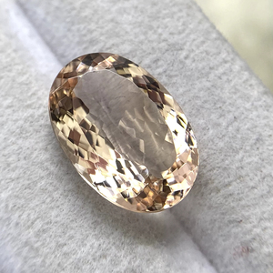 พลอยมอร์แกไนต์ทรงรีธรรมชาติแท้ คุณภาพสีและความเงางามยอดเยี่ยม เบอร์ริลธรรมชาติ 6.31 กะรัต สะอาดระดับ Loupe - Product Image 1