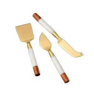 Ensemble de couteaux à fromage en métal élégants pour les fêtes, collection de coupe-fromage professionnels pour les banquets - Product Image 1
