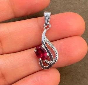 Pendentif ovale en grenat plaqué rhodium en argent sterling, fait main, style minimaliste, cadeau tendance pour elle, bijoux de janvier - Product Image 3