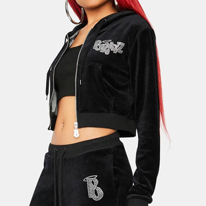 Ensemble deux pièces personnalisé en velours coton avec fermeture éclair pour femme, comprenant un crop top en velours orné de strass et un survêtement - Product Image 4