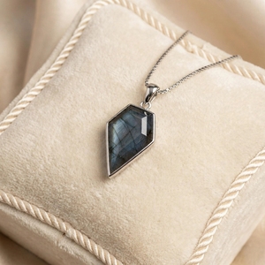 Collier pendentif en pierre précieuse labradorite naturelle 20 mm, chaîne en laiton plaqué rhodium/argent/or/or rose, style minimaliste, cadeau - Product Image 3
