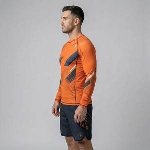 เสื้อแรชการ์ดแขนยาวผู้ชาย ผ้ายืดสแปนเด็กซ์ โพลีเอสเตอร์  รับผลิตเสื้อแรชการ์ดแขนยาวพร้อมโลโก้  ขายส่งเสื้อแรชการ์ดแบบซับลิเมชั่น - Product Image 3