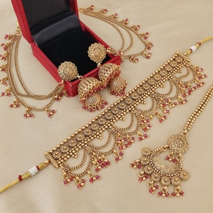 Collar chapado en oro micro de un gramo de calidad premium con hermosos aretes y Maang Tikka - Product Image 3