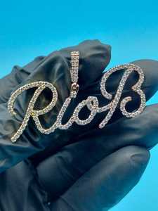 จี้เพชรโมอิสซาไนต์แบบกำหนดเอง ประดับเพชรเต็มตัวอักษร จี้เงินแท้ 925 สไตล์ฮิปฮอป จี้ตัวอักษรแบบเขียนลายมือ จี้แร็ปเปอร์สุดหรูสำหรับผู้หญิง - Product Image 5