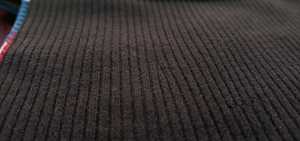 Tissu en maille côtelée 100% polyester, 200 GSM, 60 pouces, extensible dans les 4 sens, séchage rapide, tissu texturé en PET en rouleau pour vêtements - Product Image 4