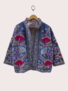 Chaqueta de terciopelo bordada a mano Suzani para mujer, abrigo de invierno bohemio de lujo, ropa exterior corta con estampado floral étnico tradicional - Product Image 2