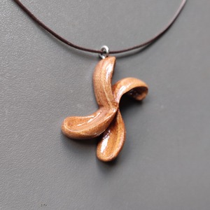 Collier en bois d'acajou couleur riche finition solide, prix usine de gros - Product Image 1