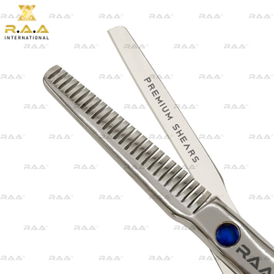 กรรไกรซอยผมสำหรับช่างตัดผมมืออาชีพ RAA-169 ผลิตจากเหล็กกล้าไร้สนิมญี่ปุ่น ใบมีดตัดผมคุณภาพพรีเมียม ใช้งานได้ยาวนาน - Product Image 5