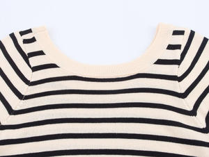 T-shirt décontracté d'été pour femme, col rond, rayures horizontales, coupe ajustée, extensible, style marin, ivoire et noir, collection 2026 HD - Product Image 4