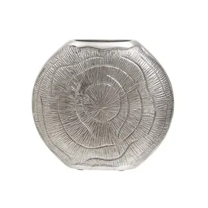 Vase en métal rustique pour événements champêtres, idéal pour fleurs fraîches, rehausse la décoration intérieure naturelle et l'esthétique vintage. - Product Image 4
