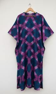 Vestido Kaftán Maxi de Algodón Tie-Dye Boho Lavable y Personalizado con Cuello en V y Cordones de Contraste, Ideal para Clientes de Boutiques y Revendedores - Product Image 2