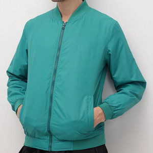 เสื้อแจ็คเก็ตบอมเบอร์สีพื้นสำหรับผู้ชาย ปิดด้วยซิป สวมใส่สบายๆ ในฤดูใบไม้ร่วง กันลม ผลิตจากวัสดุโพลีเอสเตอร์ คอตั้ง - Product Image 6