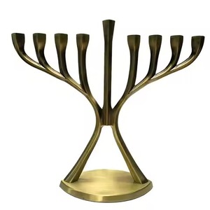 Menorah en métal à 9 bras, design exclusif, élégant, pour décoration intérieure de table - Product Image 2