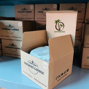 เทียนหอมเปลือกมะพร้าวธรรมชาติคุณภาพสูงจากน้ำมันหอมระเหยมะพร้าวบริสุทธิ์ ผลิตด้วยมือ COCO-ECO WHOLESALE - Product Image 5