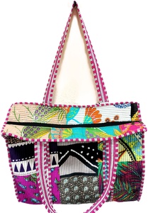 Bolso Tote de Algodón Acolchado Hecho a Mano de Primera Calidad de Handloom Haven |   Bolso de Hombro de Moda para Mujer con Cierre de Cremallera y Cadena, Diseño Paisley - Product Image 6