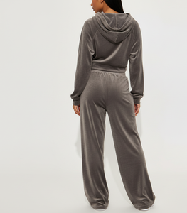 Ensemble survêtement femme personnalisé en coton biologique de haute qualité, sweat à capuche court zippé en molleton bouclette et pantalon de survêtement patchwork - Product Image 2