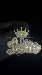 Collier de luxe « Leslie » avec pendentif couronne entièrement serti de diamants de laboratoire pour homme et femme - Product Image 3