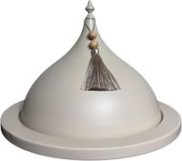 Ramadan premium metal serveerschaal met gehamerd koepelvormig deksel, luxe presentatie voor dadels, gedroogd fruit, snoep, chocolade en snacks.