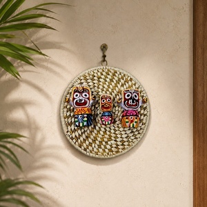 Panier en herbe tressé à la main avec garniture et poignée festives, écologique et élégant pour le rangement - Product Image 3