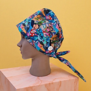 Bonnets chirurgicaux en coton tissé avec motif chaton jaune, personnalisables avec logo, pour usage hospitalier, avec ouverture pour queue de cheval - Product Image 1