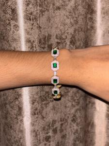 Pulsera de lujo con moissanita de corte esmeralda, pulsera tipo tenis con incrustaciones de piedras verdes, elegante pieza de joyería llamativa. - Product Image 4