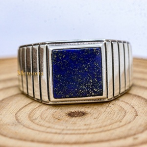 Anillo de Plata de Ley 925 con Lapislázuli Natural Cuadrado y Banda Acanalada, Joyería Fina, Memoria Jewels, Venta al Por Mayor - Product Image 3