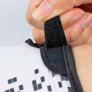 Gants de fitness noir et blanc en PU pour la musculation, l'entraînement et les exercices sportifs, unisexe, fermeture à enfiler - Product Image 5