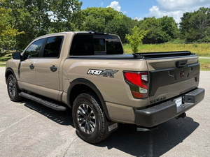 Camioneta Usada Shining 2024 Titan PRO-4X, Cabina Doble, 4x4, Asientos de Cuero, Paquete Eléctrico, Navegación Bluetooth, Ruedas Premium, Volante a la Izquierda, Color Oscuro - Product Image 4