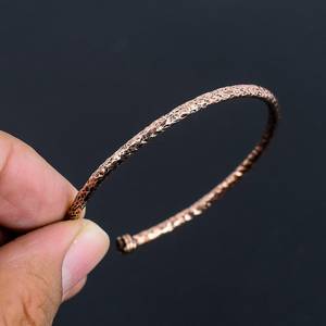 Brazalete de Cobre Vintage con Acabado Desgastado, Brazalete Abierto de Moda para Hombres y Mujeres en Aniversarios - Product Image 2