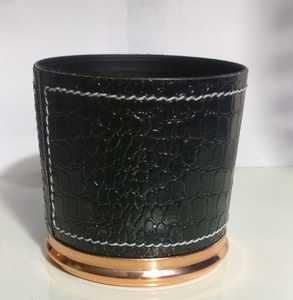 Pot à bougie en cuir noir avec couvercle en or rose - Product Image 1