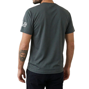 เสื้อยืดแขนสั้นสีดำสำหรับผู้ชาย รุ่น Run Just Logo คอกลม ทรงสปอร์ต กระชับพอดีตัว ผ้าคอตตอนเจอร์ซีย์ 100% แห้งเร็ว พิมพ์ลายคุณภาพสูง - Product Image 3