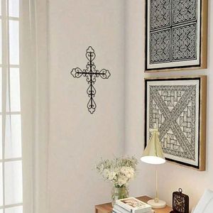 Croce Cristiana Classica in Ghisa, Decorazione Murale Religiosa, Incorniciata e Pronta da Appendere - Product Image 3