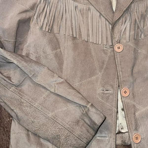 Chaqueta de cuero de gamuza con flecos para hombre y mujer, acabado suave de primera calidad, estilo occidental, venta al por mayor OEM - Product Image 4