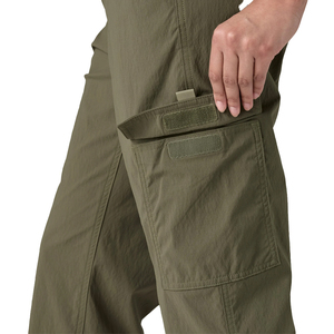 Pantalon cargo d'extérieur personnalisé pour femme en nylon recyclé extensible à séchage rapide, pantalon cargo utilitaire de randonnée coupe décontractée, fabricant OEM - Product Image 4