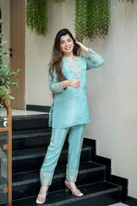 Offre Spéciale Hiver : Ensemble Kurti/Kurta Style Punjabi Très Attrayant avec Broderies Miroir – Plusieurs Styles, 2 Couleurs et Tailles Disponibles – Vente en Gros - Product Image 3