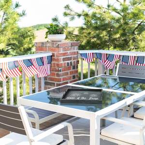 Bandeja de Servir de Madera Color Azul Medianoche con Asas de Hierro Negro, Diseño Serigrafiado, Plato Decorativo Portátil Disponible para la Venta - Product Image 6